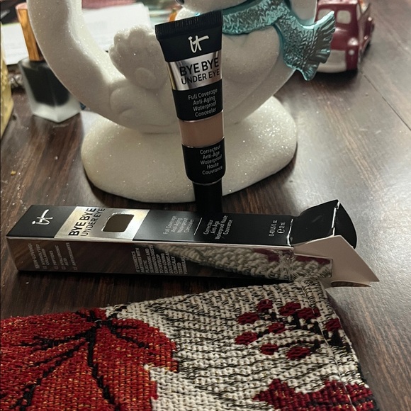 IT Cosmetics Bye Bye Under Eye Concealer - light natural travel size - Picture 2 of 3